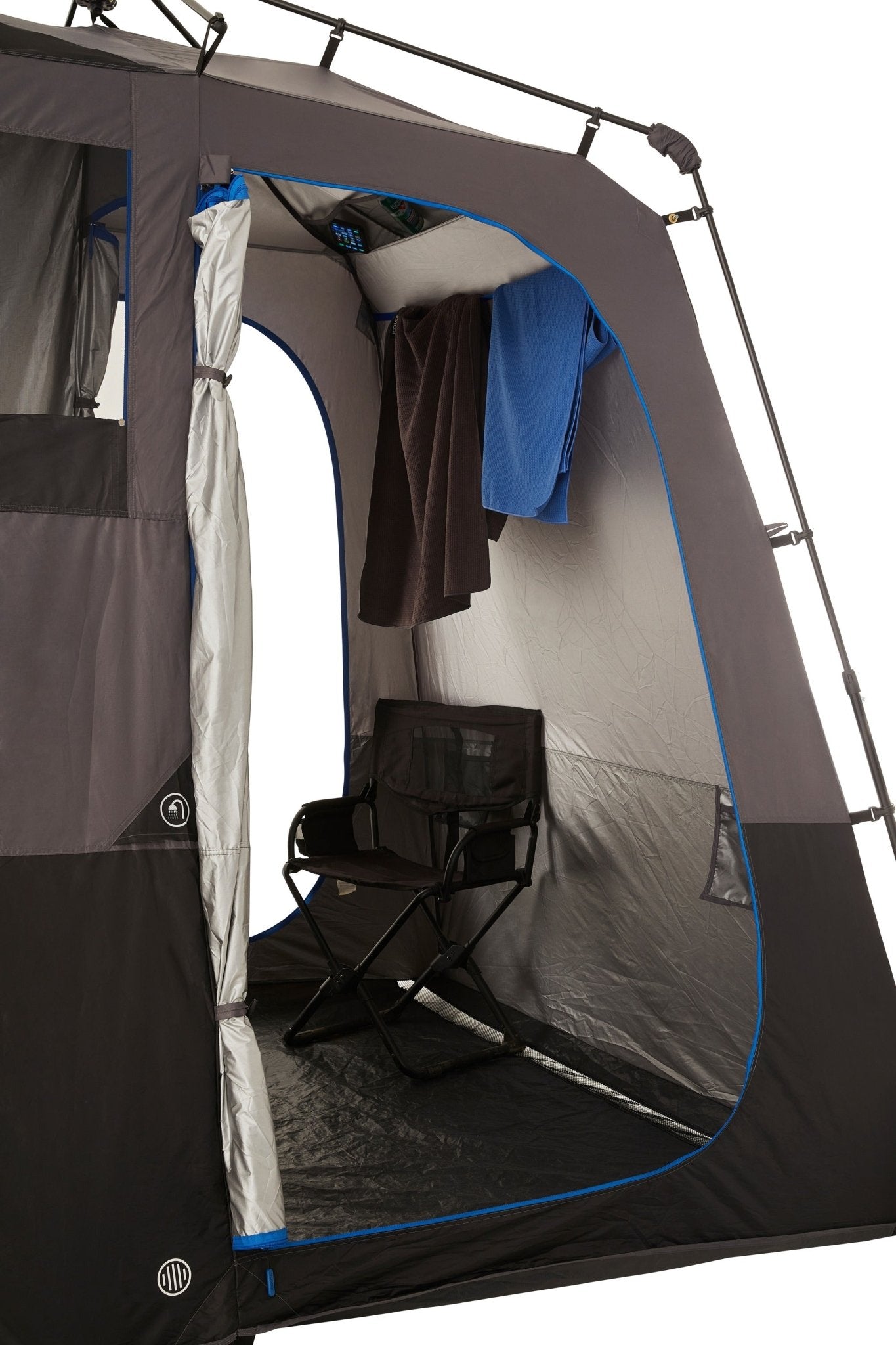 ENSUITE Triple room with a camp chair inside